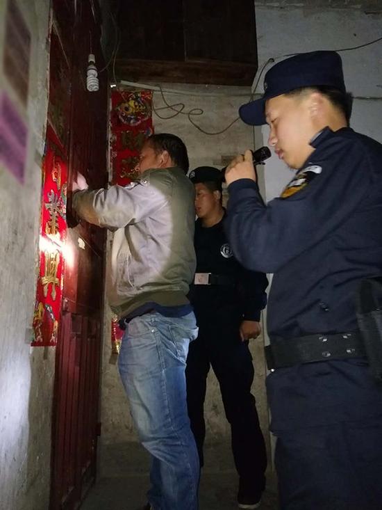 萍乡粗心妈妈误将幼女锁家中 